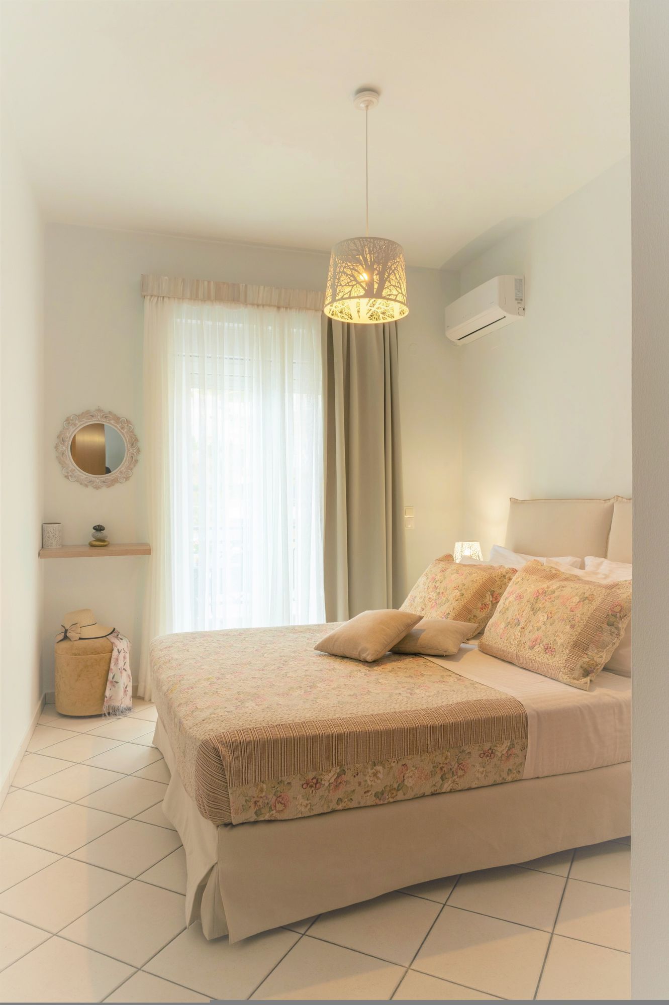 Bügeleisen/Bügelbrett, Reisekinderbett, kostenloses WLAN, Bettwäsche