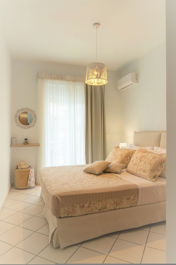 Bügeleisen/Bügelbrett, Reisekinderbett, kostenloses WLAN, Bettwäsche