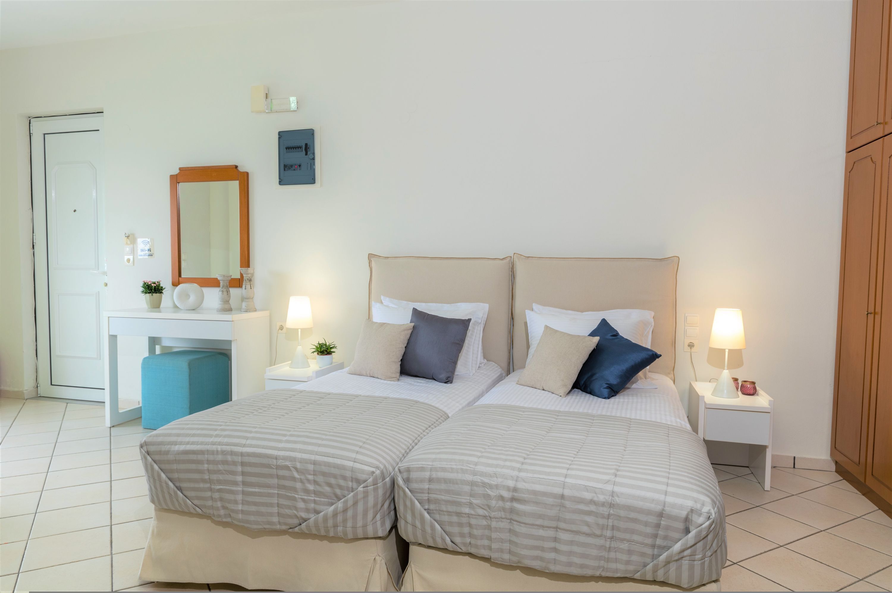 Bügeleisen/Bügelbrett, Reisekinderbett, kostenloses WLAN, Bettwäsche