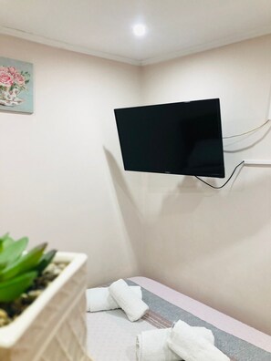 1 chambre, fer et planche à repasser, Wi-Fi gratuit, draps fournis