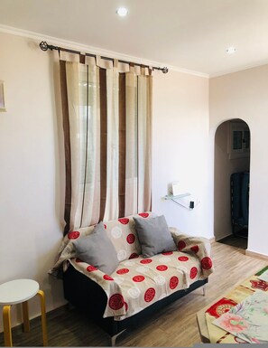 TV - Ariadni's apartment 3 (Chania)