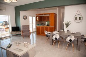 Dining - Meraki Beautiful apartment near the Sea (Gazi)