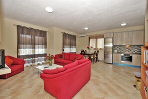 TV - Marina Maisonette by RentalsPro (Kallithea)