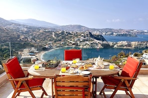 Outdoor dining - Sunny Dreams Villa with Pool, near Heraklion (Mades)