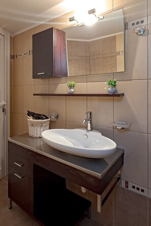 Bathroom - M&N Luxury Apartment Sea View (Mades)