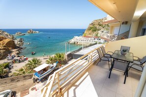 Outdoor dining - M&N Luxury Apartment Sea View (Mades)