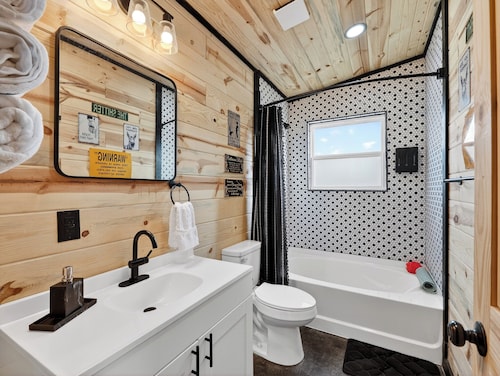 Cozy 2-bedroom cabin in Talihina - Close to Talimena Drive and Choctaw Capital
