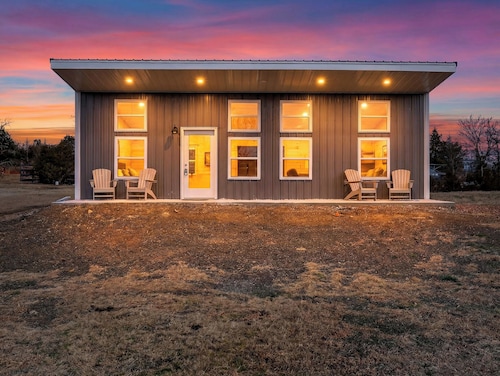 Cozy 2-bedroom cabin in Talihina - Close to Talimena Drive and Choctaw Capital