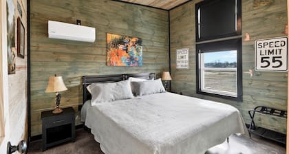 Cozy 2-bedroom cabin in Talihina - Close to Talimena Drive and Choctaw Capital