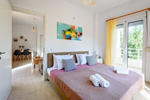 Desk, iron/ironing board, travel cot, free WiFi - "Malena" Nature and Sea View House (Sidonia)