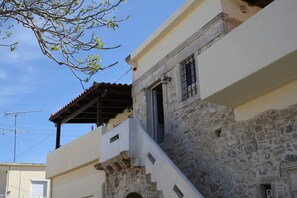 Exterior - To Spiti tou Vafi - "Vafis House" (Sivas)