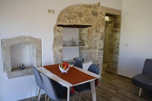 Dining - To Spiti tou Vafi - "Vafis House" (Sivas)