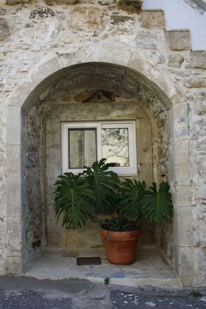 Exterior detail - To Spiti tou Vafi - "Vafis House" (Sivas)