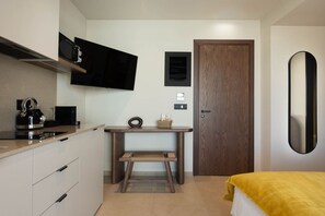 Desk, iron/ironing board, travel cot, free WiFi - Petite Suite by MonCasa (Agios Nikolaos)