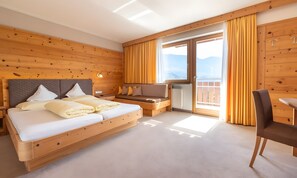 WiFi, bed sheets, wheelchair access - Room 'Passerblick Silber Zimmer 3' with Mountain View, Shared Pool and Wi-Fi (Tirolo)