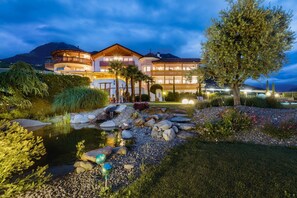 Exterior - Room 'Passerblick Suite 4' with Mountain View, Wi-Fi and Air Conditioning (Tirolo)