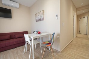 Dining - Sabbia Seafront Apartment 4 by RentalsPro (Nea Moudania)