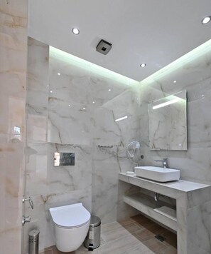 Hair dryer, towels - Sabbia Seafront Apartment 2 by RentalsPro (Nea Moudania)
