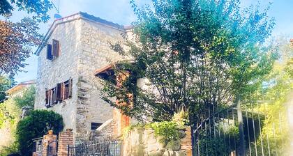 Hidden Tuscan Gem- surrounded by rolling hills. Charming villa, sleeps up to 6.
