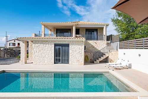 Villa Thea by RentalsPro