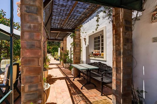 Peaceful Algarve Couple Escape with Pool