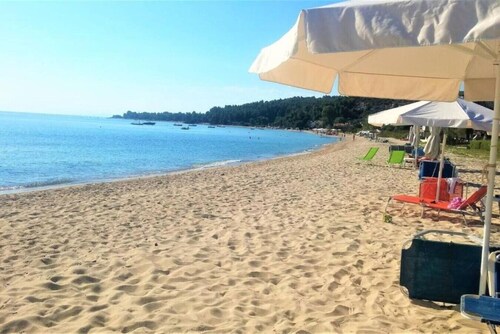 Sunny Villa Sea View by RentalsPro