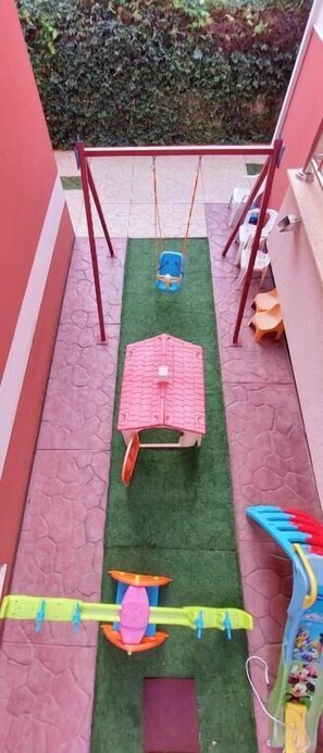 Children’s play area – outdoor