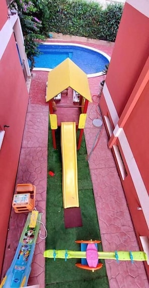 Children’s play area – outdoor