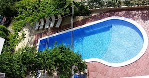 Seasonal outdoor pool, open 8:00 AM to 9:00 PM, pool loungers