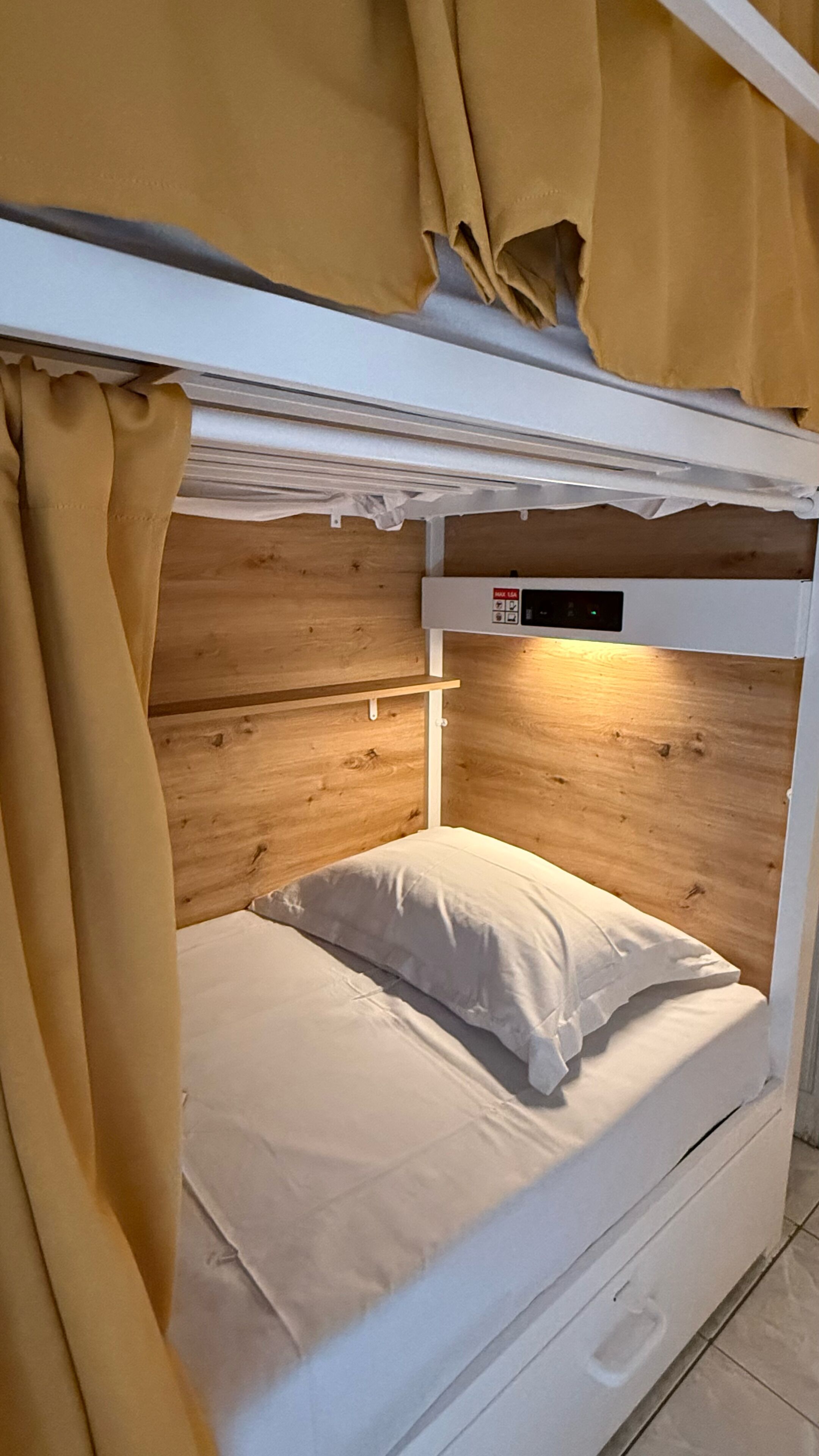 Shared Dormitory, Women only