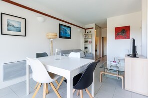 Dining - In the Heart of Nature Between Forest and Ocean – Apartment for 4 Guests (Moliets-et-Maa)