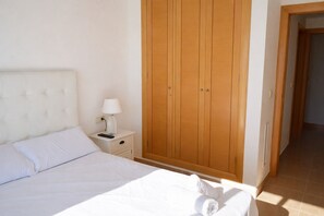 2 bedrooms, iron/ironing board, free WiFi, bed sheets - Anacasa Albatros MET Oliva Nova Golf AT469 (Oliva)