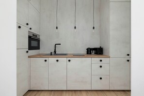 Fridge, microwave, oven, stovetop - Spacious Studio in Krakow | Close to Wawel Castle | A Place to Work (Kraków)