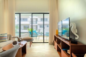 TV - ONA 2BR w/ Private Picuzzi & Beach (Punta Cana)