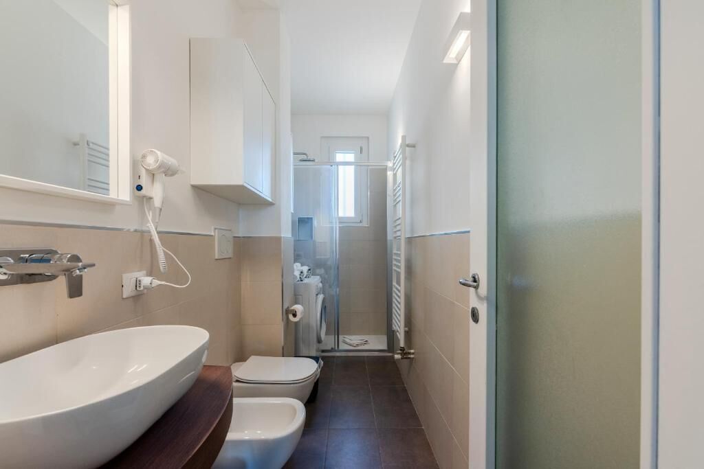 Appartement Deluxe, vue cour intérieure | Salle de bain