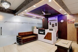 House | Reception - Classic With Balcony Palm Paradise (Noida)