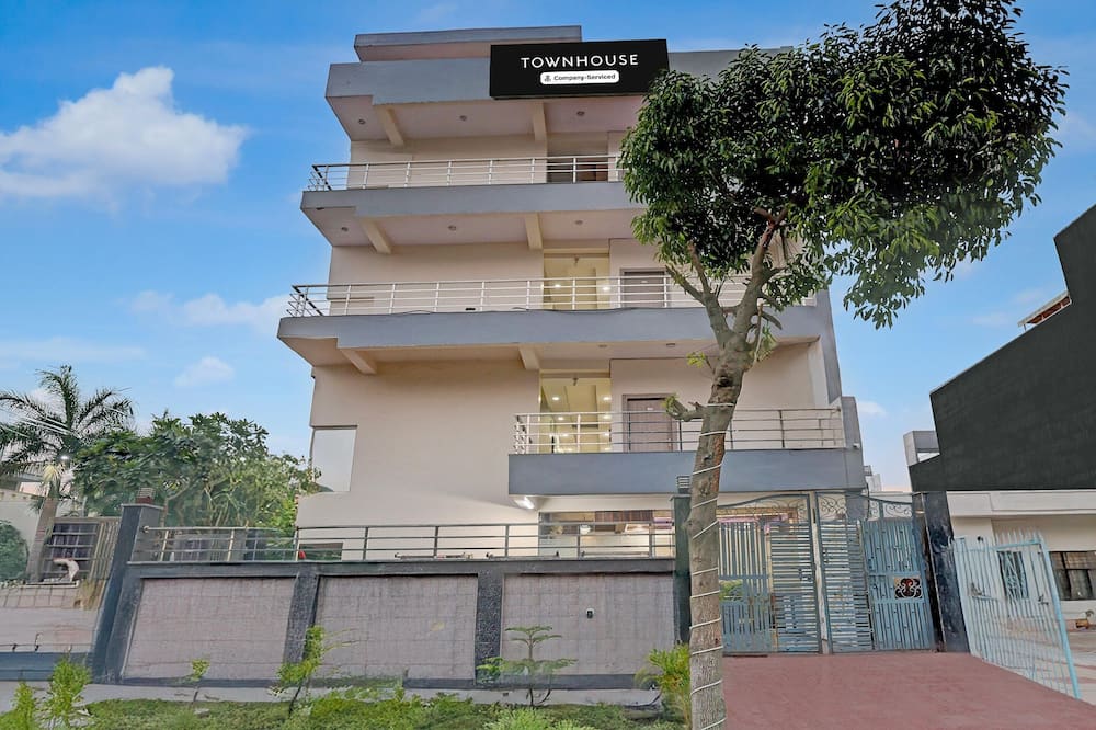 Townhouse Noida Sector 70