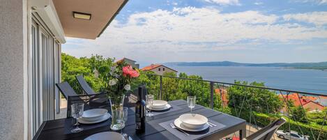 屋外ダイニングエリア