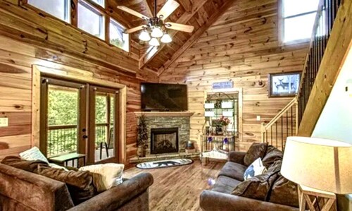 Peaceful 5-bedroom cabin w/walking distance to Norris Lake and Twin Cove Marina