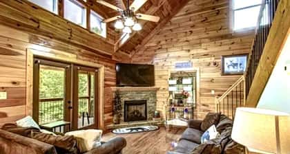 Peaceful 5-bedroom cabin w/walking distance to Norris Lake and Twin Cove Marina