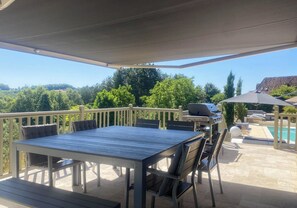 Outdoor dining - Villa sleeps 10 with heated pool & jacuzzi (Coux et Bigaroque-Mouzens)