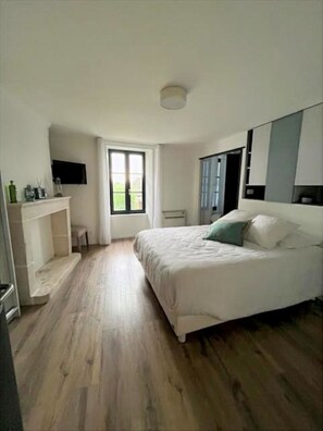 3 chambres, fer et planche à repasser, lit parapluie, Wi-Fi gratuit