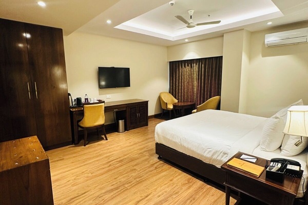 Superior Double Room, City View | In-room safe, desk, laptop workspace, blackout drapes