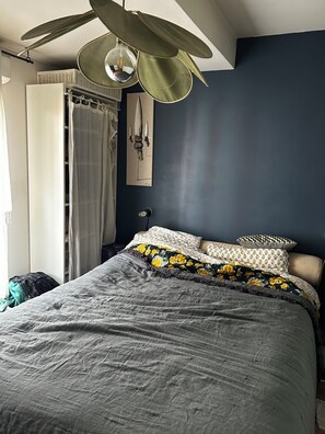 Iron/ironing board, Internet, bed sheets - Pleasant, recent, well-equipped apartment close to the heart of Paris. (Paris)