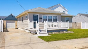 Exterior - Newly Renovated 3br 2ba Rancher w Patio & Parking (Ventnor City)