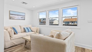 TV, offices - Newly Renovated 3br 2ba Rancher w Patio & Parking (Ventnor City)