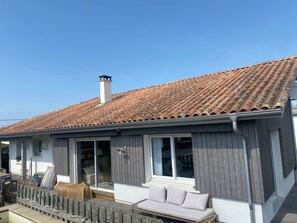 Terrace/patio - On the edge of the dune! sleeps 10, pool 100 m from the beach, all on foot!!! (Moliets-et-Maa)