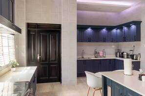 Luxury Apartment, Balcony, City View | Private kitchen - BELLEVIEW APARTMENTS (Kampala)