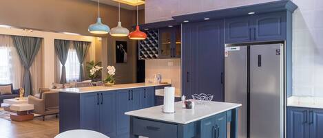 Luxury Apartment, Balcony, City View | In-room dining