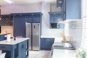 Luxury Apartment, Balcony, City View | Private kitchen - BELLEVIEW APARTMENTS (Kampala)